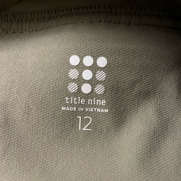 Title Nine shorts - Picture 4 of 4